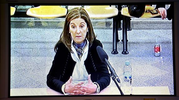 La esposa de Bárcenas: «Todo lo que hace mi marido me parece bien»