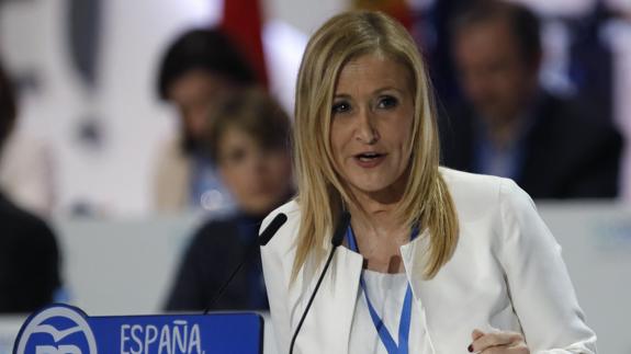 Cifuentes presenta más de 3.700 avales para liderar el PP de Madrid