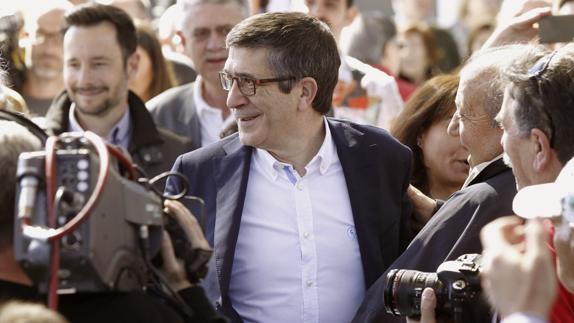 Patxi López propone una segunda vuelta en las primarias y un PSOE que no pacte con el PP