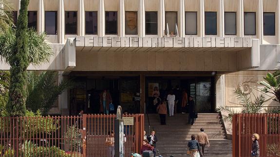 La Policía registra el edificio de Hacienda de Málaga en una operación con varios detenidos