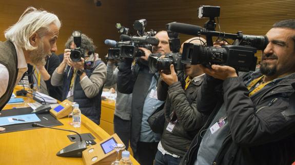 Benavent, a los políticos: «Se dedican a estar aforados y a cobrar un dineral»