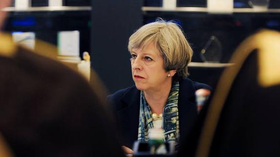 May sugiere un «periodo de transición» con libre circulación tras el 'Brexit'