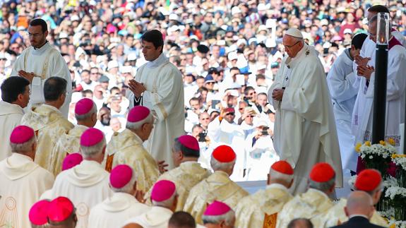 El Papa proclama santos a los dos pastorcitos de Fátima
