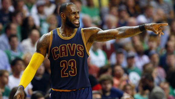 LeBron y los Cavaliers arrollan a los Celtics