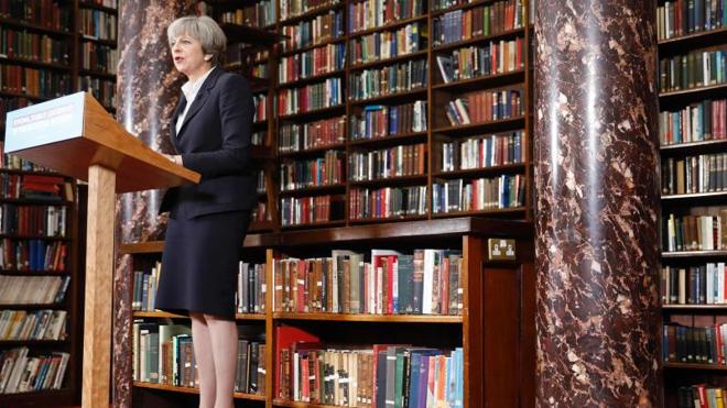 May: «El atentado es un ataque contra el mundo democrático»