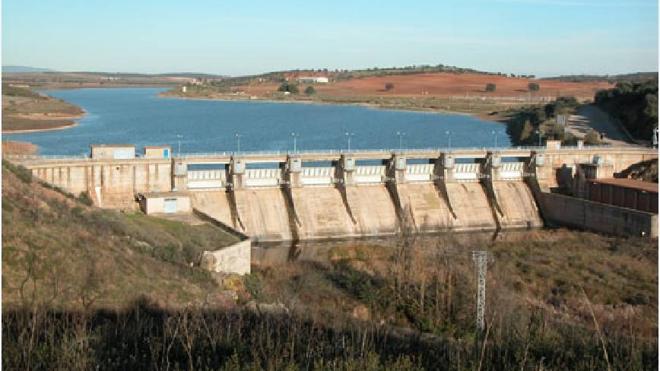 Dos pantanos de Ciudad Real desembalsan para evitar que dos ríos se sequen