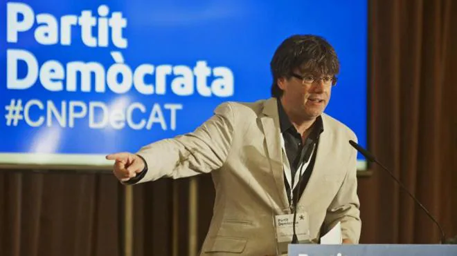Puigdemont, sobre la consulta: «A un pueblo movilizado no le podrán hacer ni cosquillas»
