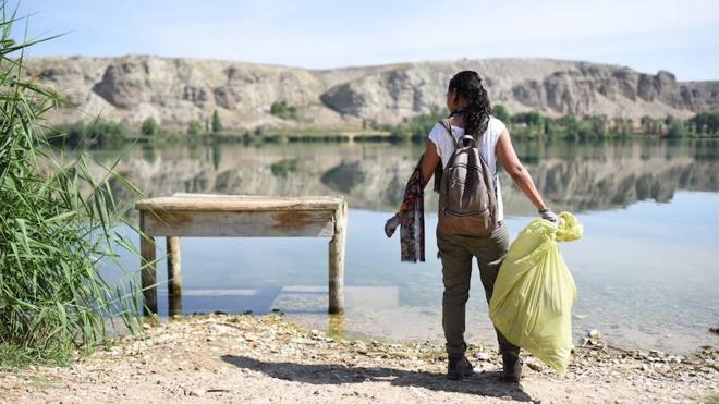 Más de 5.000 personas se movilizan contra el abandono de basura en espacios naturales