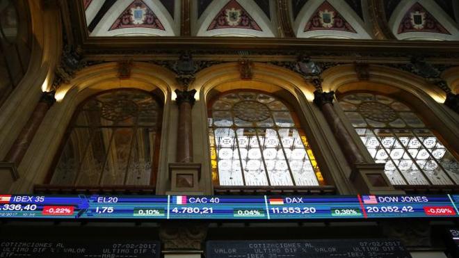 El Ibex cae el 0,46% pese al impulso de Bankia tras el acuerdo con BMN