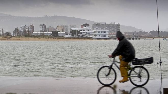 "Luz verde" al nuevo carril bici que unirá el centro de Laredo con 'El Puntal'