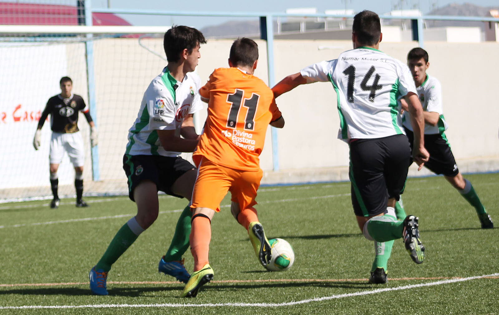 El Racing elimina al Valencia y espera al Madrid en las semis