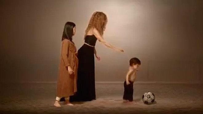 Piqué y Milan protagonizan el videoclip de Shakira para el Mundial