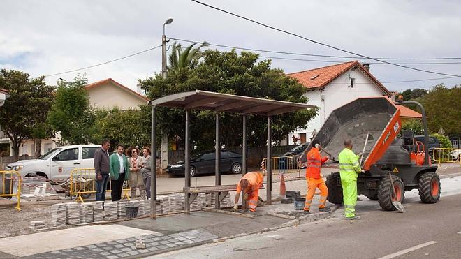 Más seguridad en la parada de autobús de Las Escuelas de Igollo