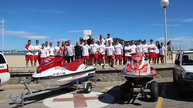 33 voluntarios vigilarán las playas de Laredo