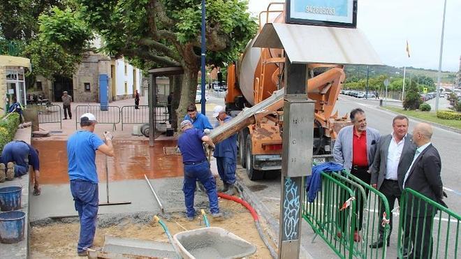 Nueva pavimentación para la parada de taxis