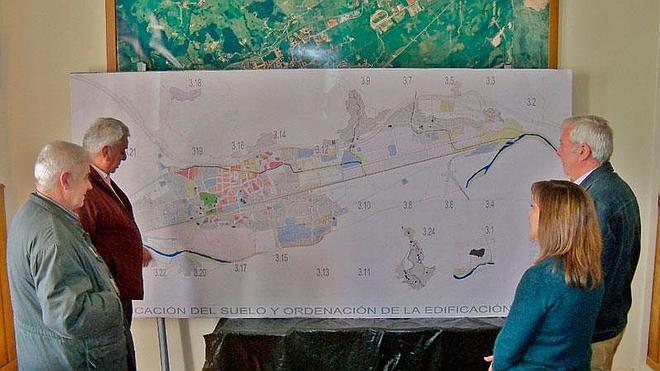 La memoria ambiental de los planes urbanísticos de Buelna y Cieza retrasa su aprobación