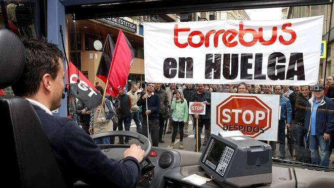 El Torrebús incrementa sus servicios y el horario de atención de la grúa