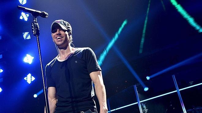 Enrique Iglesias muy unido a su hermana