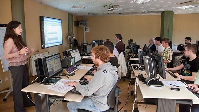 La UC inicia su actividad estival en el municipio con un curso de autómatas programables