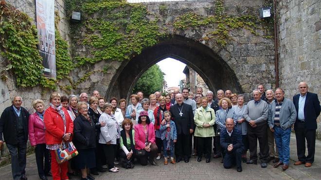 El obispo de Santander clausura este domingo su visita pastoral