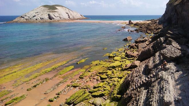 El PSOE urge una mejora en los accesos a la playa de Covachos