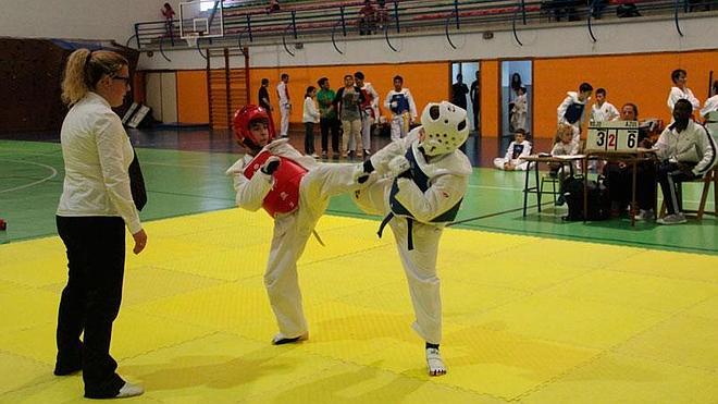 La capital lebaniega acogió un Campeonato amistoso de Taekwondo