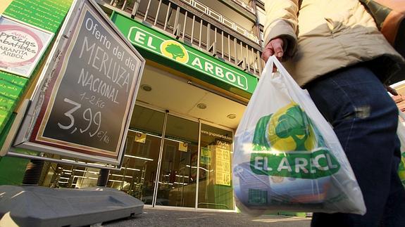 Supermercados Dia adquiere la cadena El Árbol