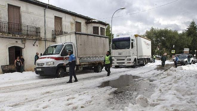 Medio metro de granizo cubre de blanco un pueblo de Soria en pleno mes de julio