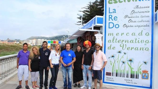 La 'Feria Estivalia' abrió sus puertas en el paseo marítimo