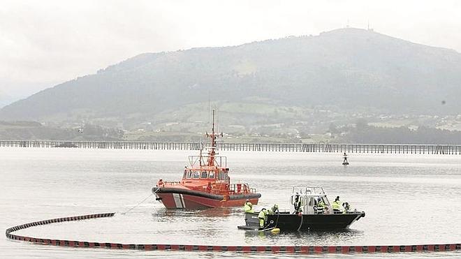 La Universidad diseña un programa para controlar vertidos en la bahía