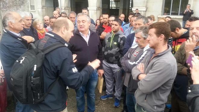 El comité de Sniace pide por escrito una reunión con la dirección