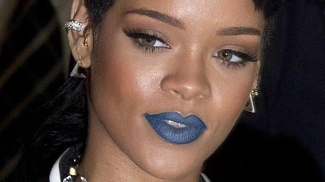 Rihanna bromea con el maltrato