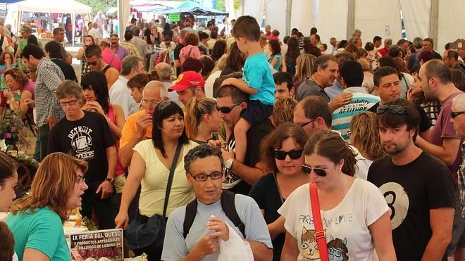 Queso, orujo y música en la Feria del Queso de Tama
