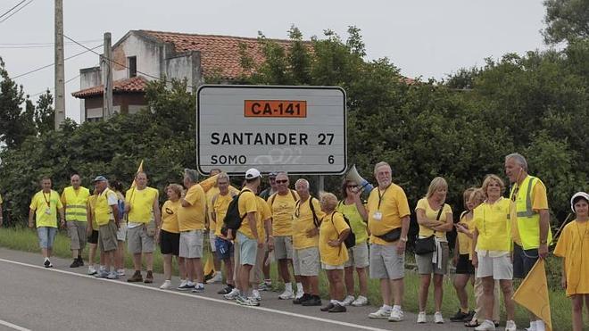 Un centenar de personas secundan la Marcha de afectados por sentencias de derribo