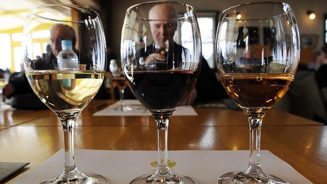 Los sumilleres cántabros se miden en su primer concurso regional