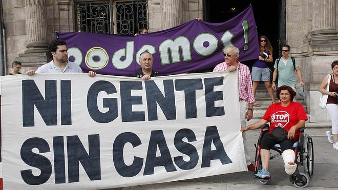 La PAH y Podemos denuncian que han sido desalojados de su sede