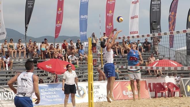 Laredo acoge hasta el domingo los II Internacionales de Voley Playa