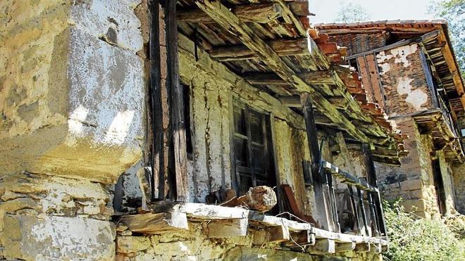 Porcieda, un pueblo fantasma lebaniego, a la venta por un millón de euros