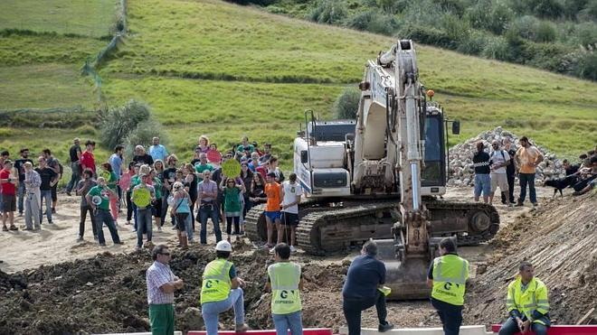 Cortan las obras del nuevo vial entre la S-20 y Los Castros