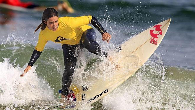 Surferos de mar y de asfalto en Somo