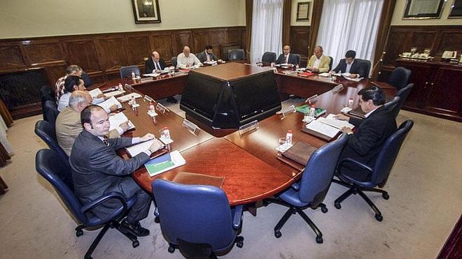 Cinco miembros del consejo de la Caja se votan a sí mismos para la nueva Fundación