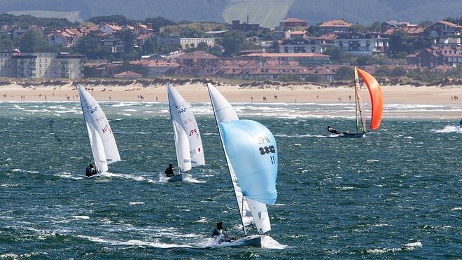 El equipo chino de Vela avisa a la Policía de un posible robo de material