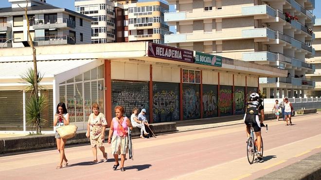 Laredo saca a licitación el único establecimiento hostelero del paseo marítimo