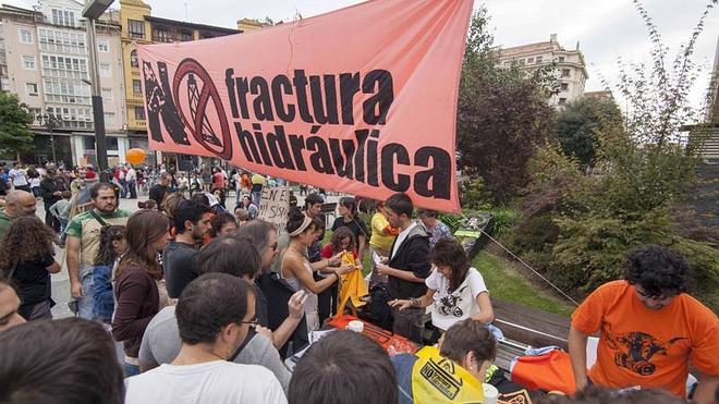 Javier Fernández insiste en que el fracking es "inviable" en Cantabria