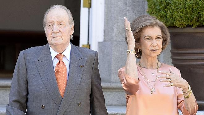 Un diario italiano anuncia el divorcio de don Juan Carlos y doña Sofía