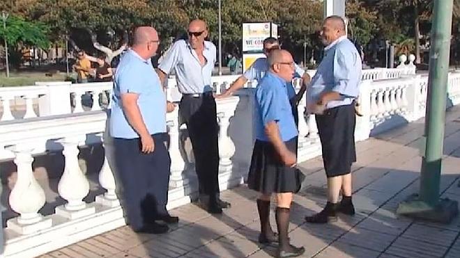 Los taxistas de las Palmas de Gran Canaria, con faldas y a lo loco