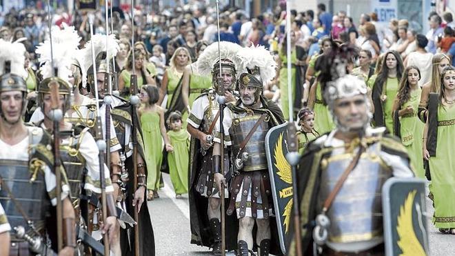 La historia desfila por Los Corrales