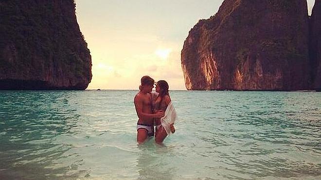 Primera imagen de Abraham junto a su novia