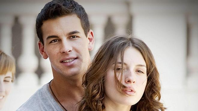 Mario Casas regresa a la soltería
