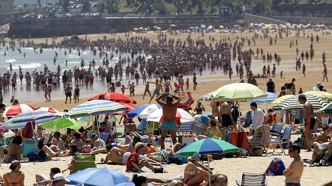 A typical beach day at El Sardinero